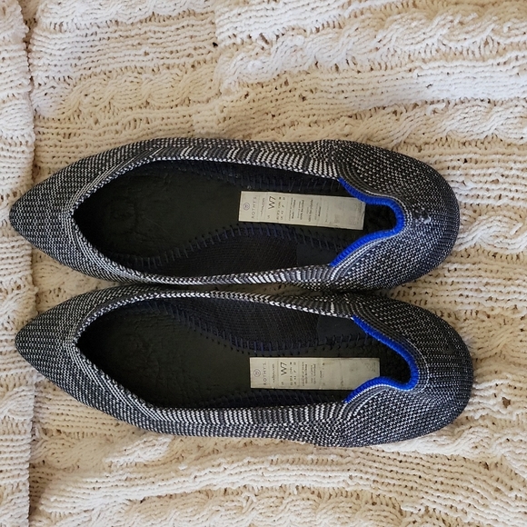 Rothys pointed flats size 7 machine washable super comfortable. - Picture 6 of 12